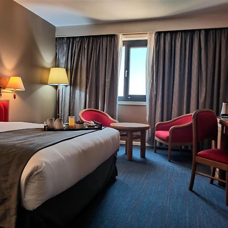 グランド ホテル メルキュール アルジェ エアロポート Dar el Beïda エクステリア 写真 A room at the hotel