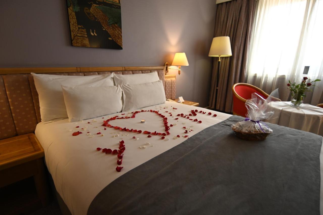 グランド ホテル メルキュール アルジェ エアロポート Dar el Beïda エクステリア 写真 A bedroom at the hotel