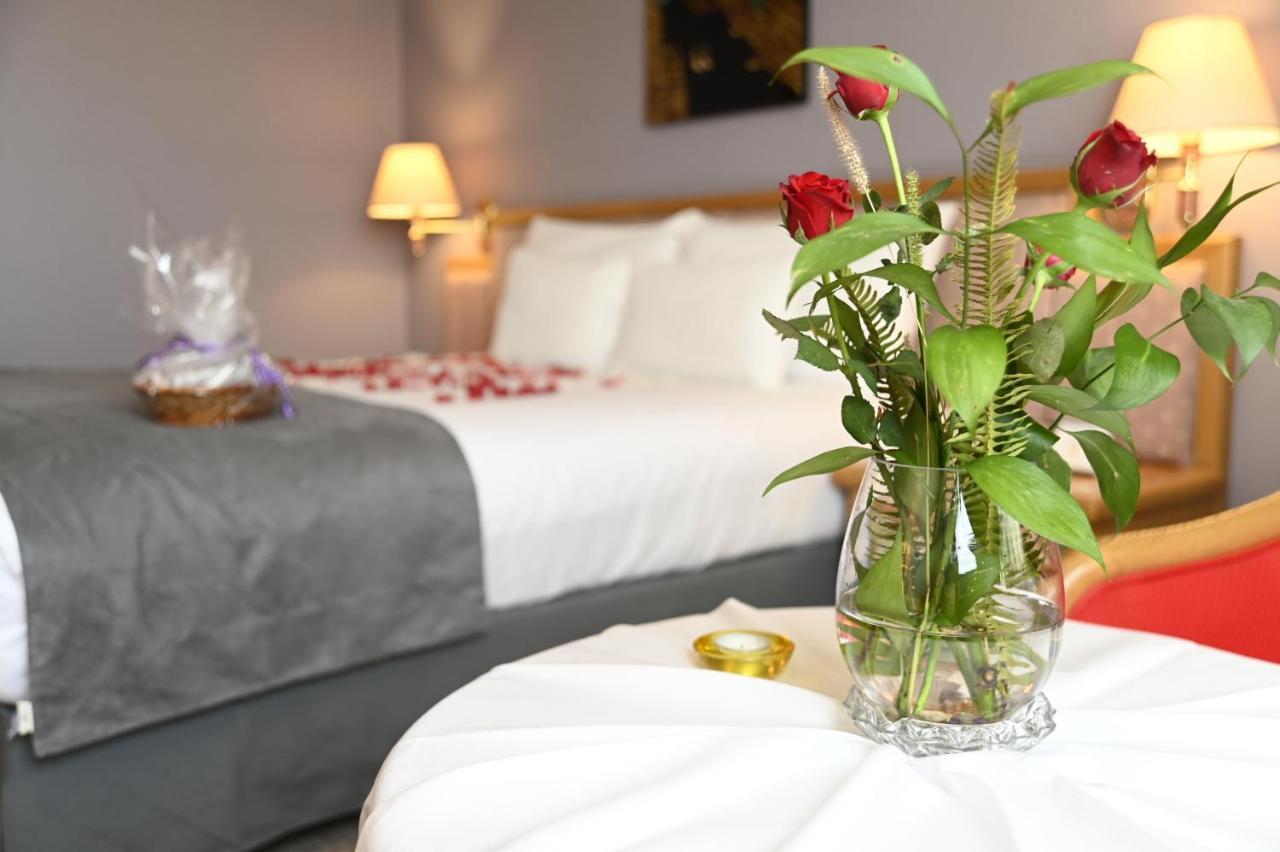 グランド ホテル メルキュール アルジェ エアロポート Dar el Beïda エクステリア 写真 A bedroom at the hotel