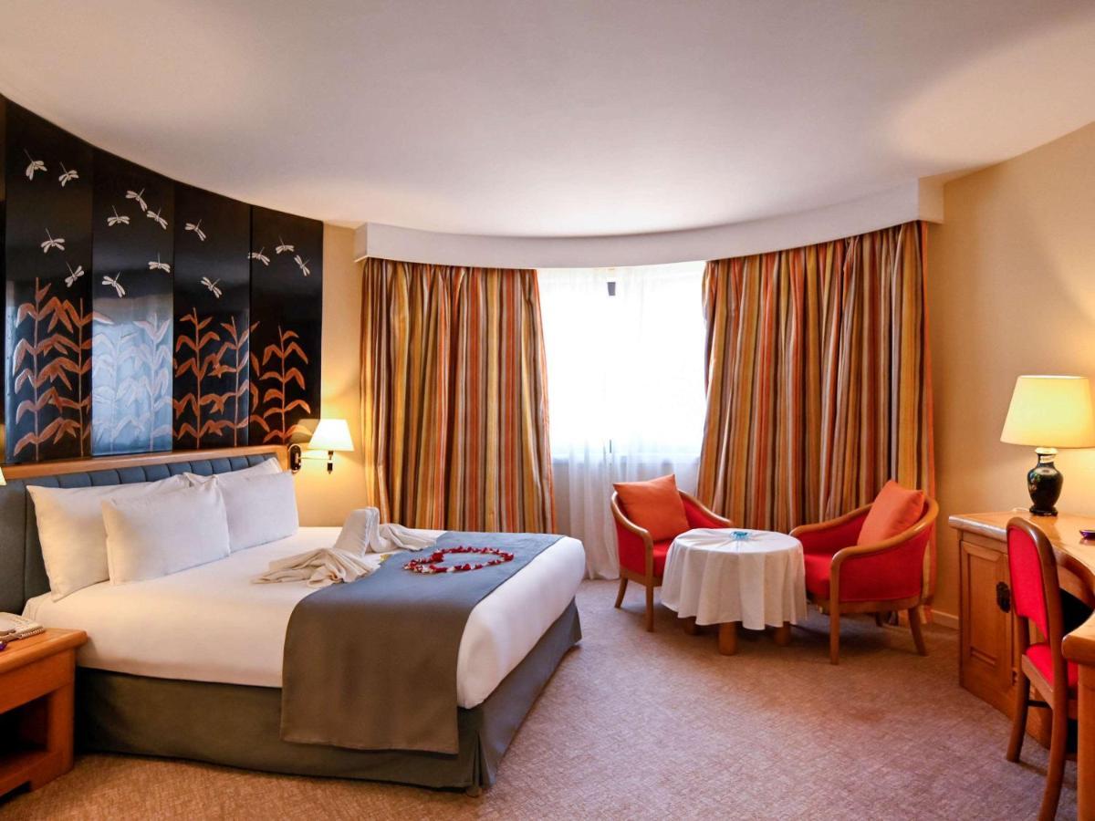 グランド ホテル メルキュール アルジェ エアロポート Dar el Beïda エクステリア 写真 A room at the hotel
