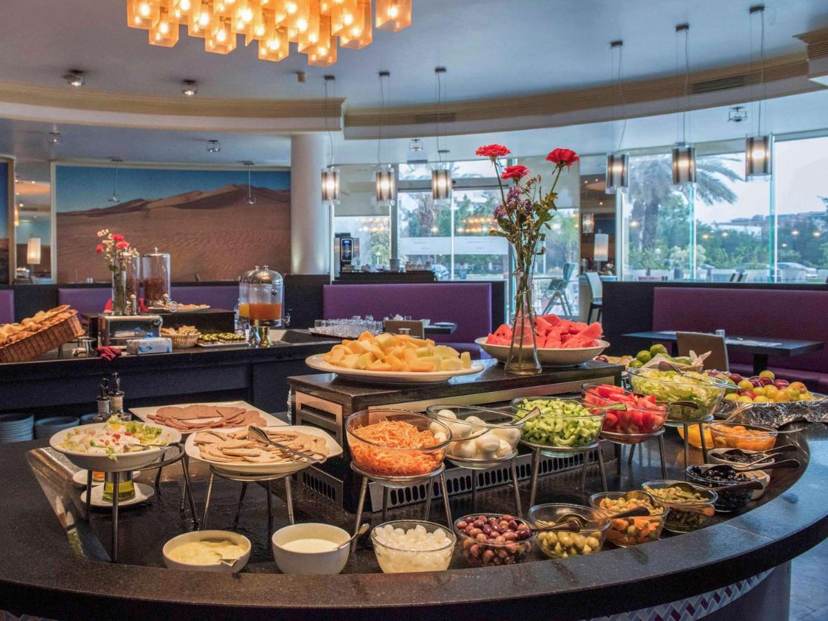 グランド ホテル メルキュール アルジェ エアロポート Dar el Beïda エクステリア 写真 Buffet at a hotel