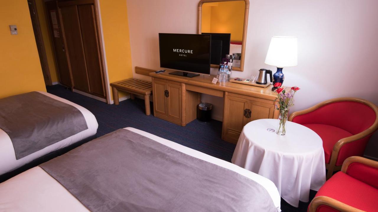 グランド ホテル メルキュール アルジェ エアロポート Dar el Beïda エクステリア 写真 A room at Mercure Warszawa Airport