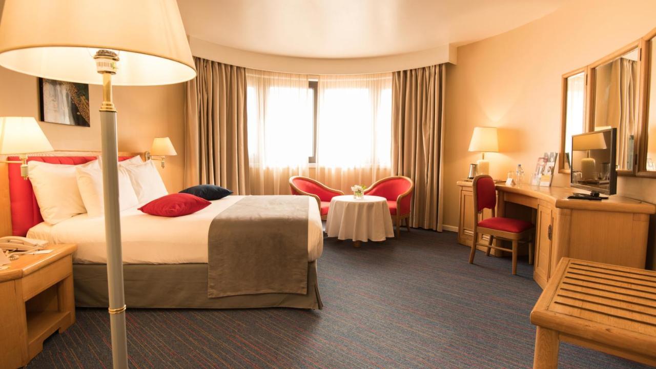 グランド ホテル メルキュール アルジェ エアロポート Dar el Beïda エクステリア 写真 A room at the hotel