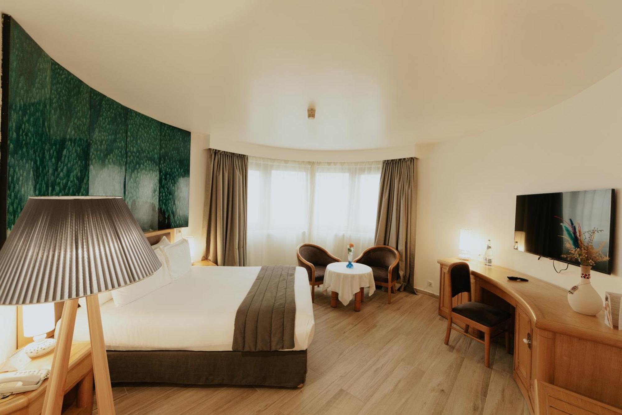 グランド ホテル メルキュール アルジェ エアロポート Dar el Beïda エクステリア 写真 A room at the hotel